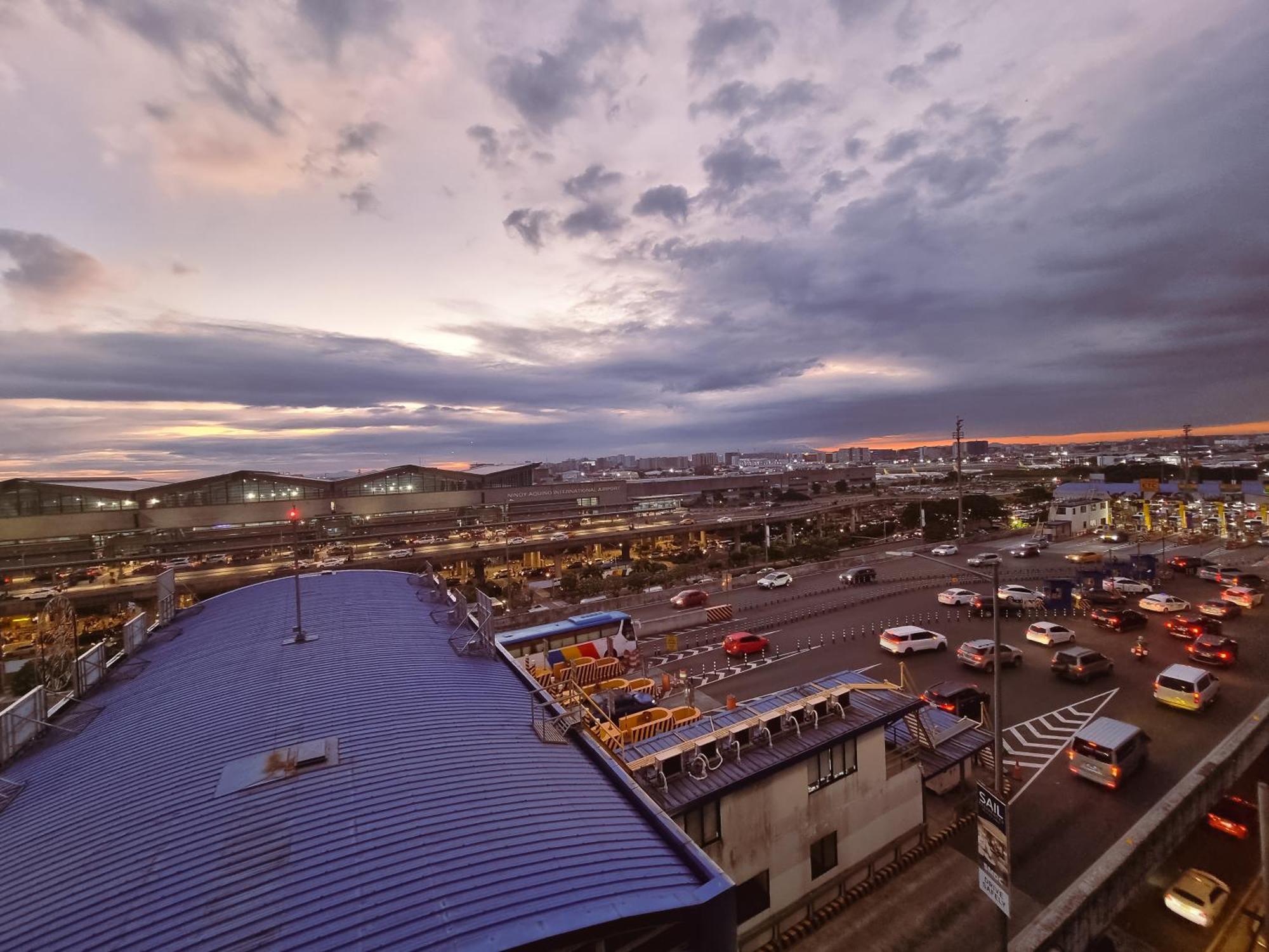 Palm Tree Condos Near Mnl Airport Terminal 3 By Elr Manila Exteriör bild